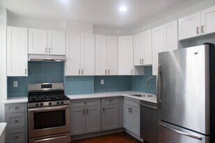 16 E 44th St in Bayonne, NJ - Building Photo