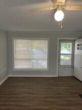 2126 E Cinderella St in Springfield, MO - Foto de edificio - Building Photo