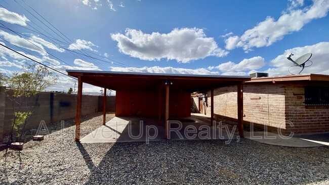 744 E Holaway Dr in Tucson, AZ - Building Photo - Building Photo