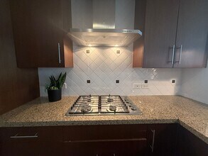 325 Seventh Ave in San Diego, CA - Foto de edificio - Building Photo