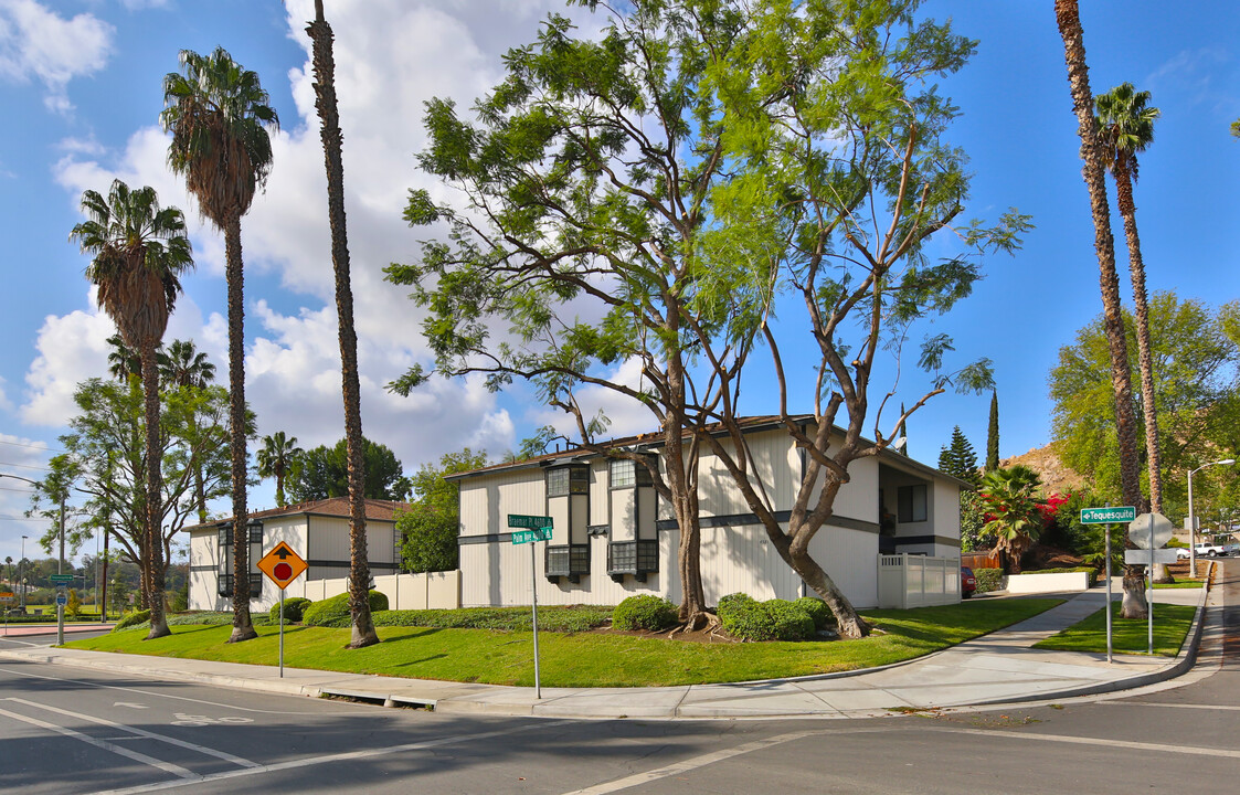 4561 Palm Ave in Riverside, CA - Building Photo