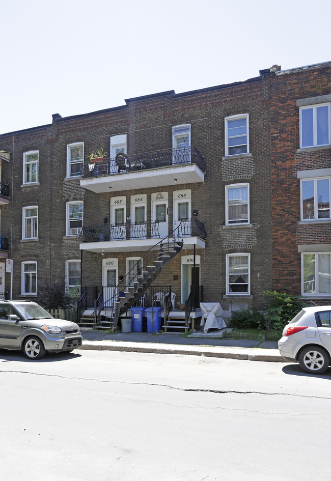 680-690 2e in Montréal, QC - Building Photo - Primary Photo