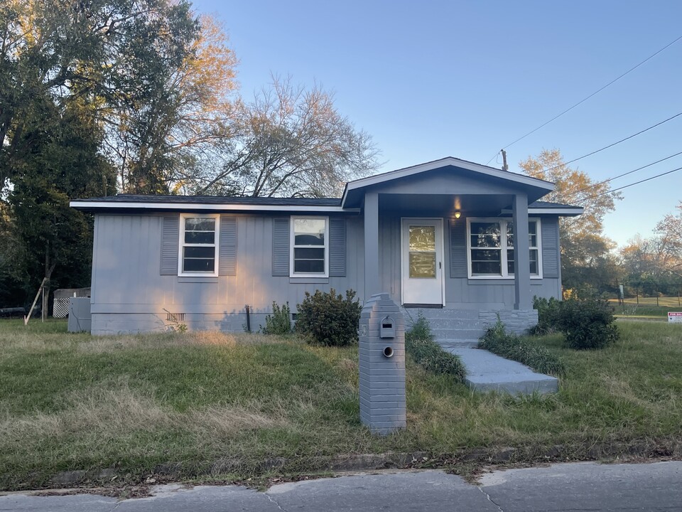 403 Poplar St in Americus, GA - Building Photo