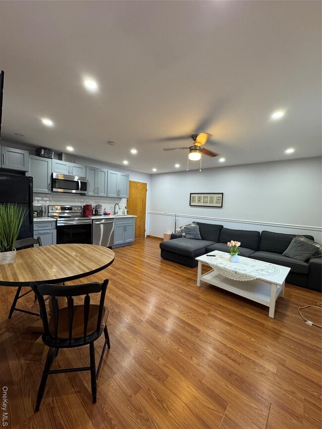 287 NY-32 in Woodbury, NY - Foto de edificio - Building Photo