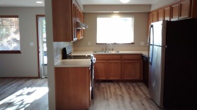 5138 Skyline Village Loop S in Salem, OR - Building Photo - Building Photo