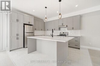 383-383 Brant St in Ottawa, ON - Building Photo - Building Photo