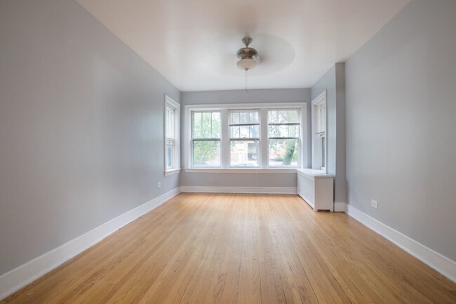 property at 4907 N Janssen Ave