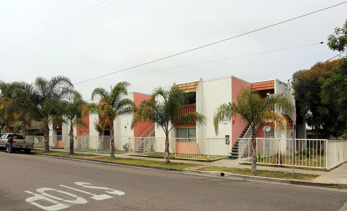 Colony Apartments in Oceanside, CA - Building Photo