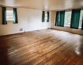 90 Maynard Ave in Eugene, OR - Building Photo - Building Photo