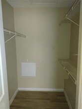 215 Lake Brook Cir, Unit 201 in Brandon, FL - Building Photo - Building Photo