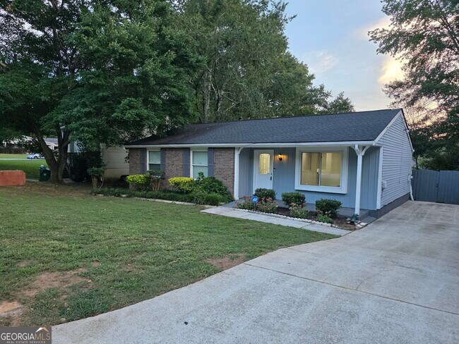 5349 Tracey Dr in Stone Mountain, GA - Building Photo - Building Photo