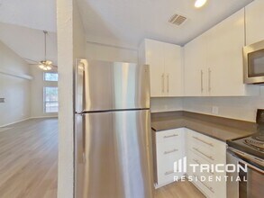 837 Globe Ave in Blue Mound, TX - Foto de edificio - Building Photo