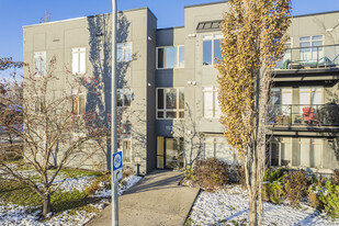 1939 30th St SW in Calgary, AB - Building Photo
