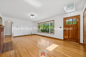 5025 SW Illinois St in Portland, OR - Building Photo - Building Photo