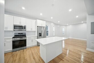 155 Wellington Hill St, Unit 1 in Boston, MA - Building Photo - Building Photo