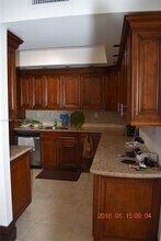 5255 Collins Ave, Unit 4F in Miami Beach, FL - Foto de edificio - Building Photo