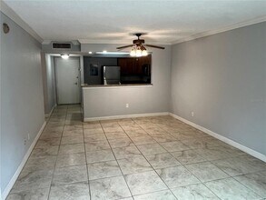 2740 Coconut Bay Ln in Sarasota, FL - Building Photo - Building Photo