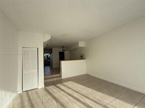 10900 SW 104th St in Miami, FL - Building Photo - Building Photo