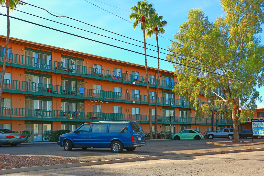 The Royal El Con Apartments in Tucson, AZ - Building Photo