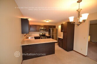 11932 Pennsylvania Ave N in Champlin, MN - Foto de edificio - Building Photo