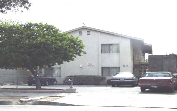 1047 Ronan Ave in Wilmington, CA - Building Photo