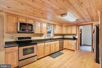 39362 Rickard Rd in Lovettsville, VA - Building Photo - Building Photo