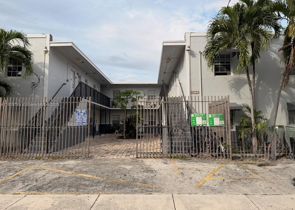 3615 Thomas Ave in Miami, FL - Building Photo