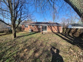 212 St Jude Cir in Florence, KY - Building Photo
