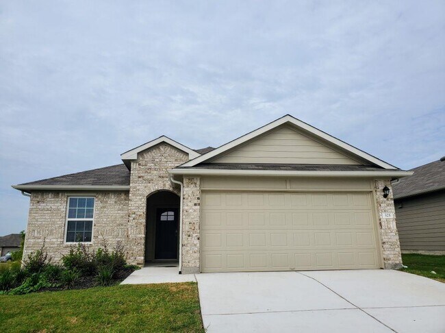 325 Darwin Pl in Lockhart, TX - Building Photo - Building Photo