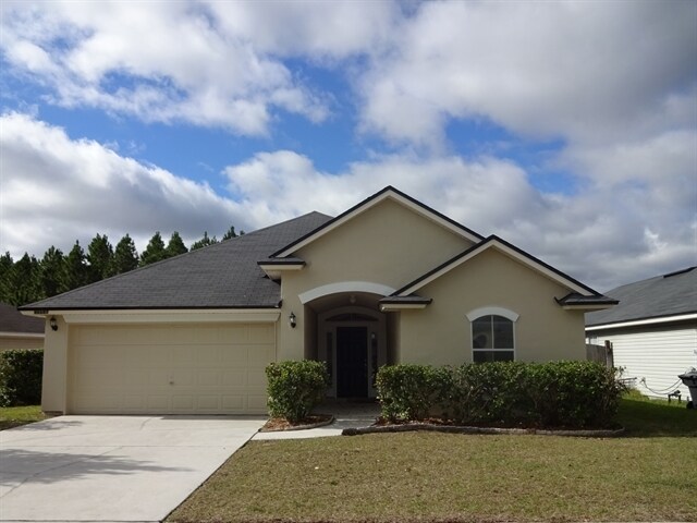 96687 Commodore Point Dr in Yulee, FL - Building Photo
