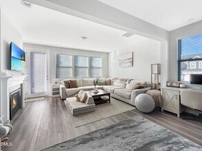 779 Creekway Dr, Unit 108 in Fuquay Varina, NC - Building Photo - Building Photo