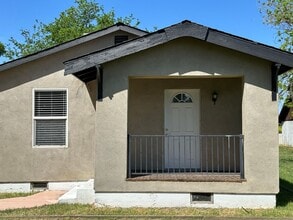 17091 Brannon Ave in Dos Palos, CA - Building Photo - Building Photo