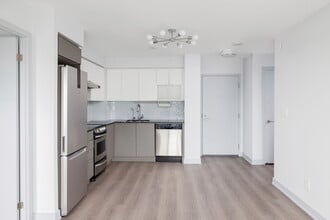 160 Flemington Rd in Toronto, ON - Building Photo - Building Photo