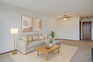 Centre Pointe Plaza in Regina, SK - Building Photo