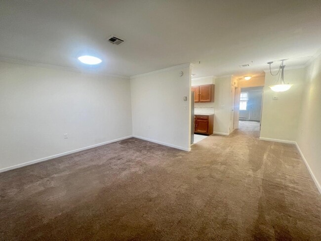 195 Newcastle Ct in Ridge, NY - Building Photo - Building Photo