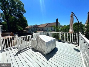 4443 Pembrook Village Dr in Alexandria, VA - Building Photo - Building Photo
