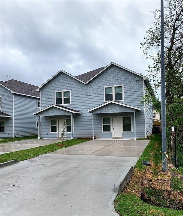 9027 Nyssa St-Unit -B in Houston, TX - Foto de edificio