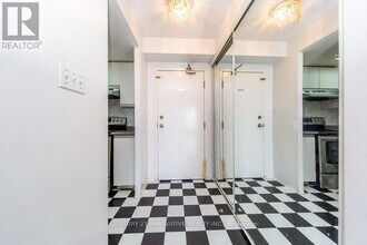 2550 Lawrence Ave E in Toronto, ON - Building Photo - Building Photo