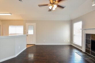 911 Walters Dr in Cedar Hill, TX - Building Photo - Building Photo