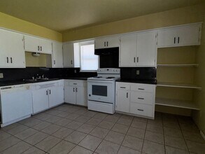 909 NW Bell Ave in Lawton, OK - Foto de edificio - Building Photo