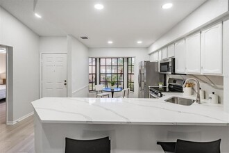 2582 Bentley Dr in Palm Harbor, FL - Building Photo - Building Photo