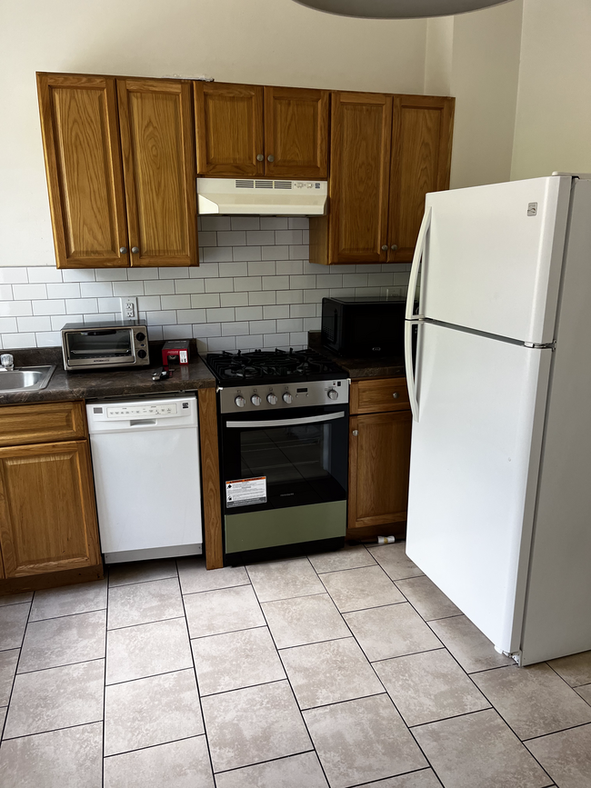 3124 W Diamond St, Unit 2 in Philadelphia, PA - Building Photo - Building Photo