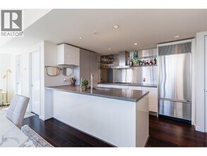 788 Richards St in Vancouver, BC - Building Photo - Building Photo