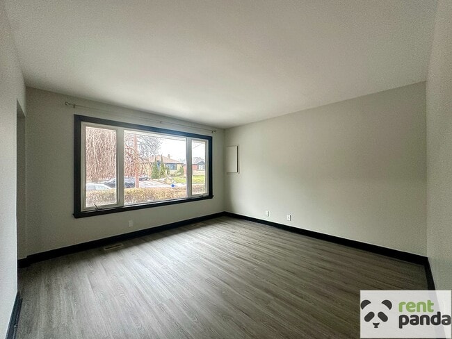 Baldwin Upper Unit in Oshawa, ON - Building Photo - Building Photo