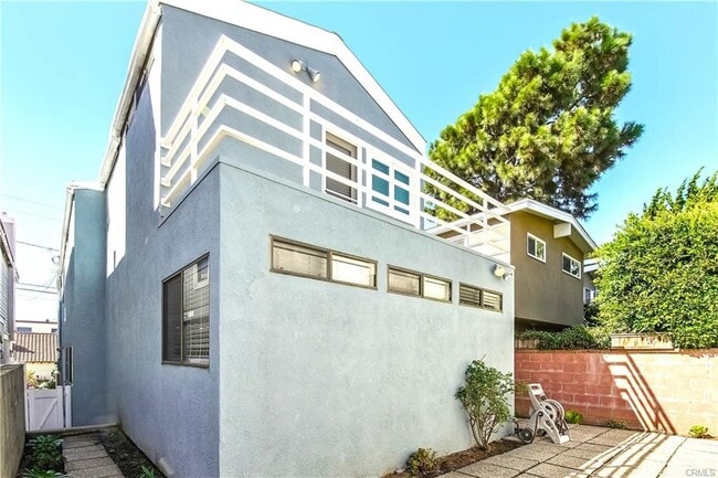 property at 1834 Rhodes St