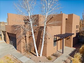 927 Alto St in Santa Fe, NM - Building Photo