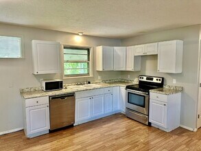 1915 S 10th St in Rogers, AR - Building Photo - Building Photo