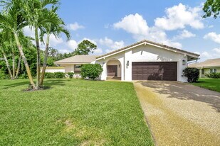 804 Foxpointe Cir in Delray Beach, FL - Building Photo