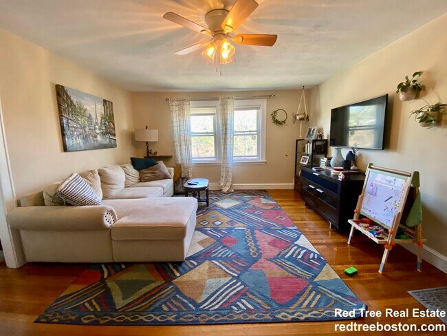 4907 Washington St, Unit 3R in Boston, MA - Foto de edificio - Building Photo