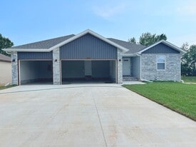 304 E Rosalie St in Strafford, MO - Building Photo